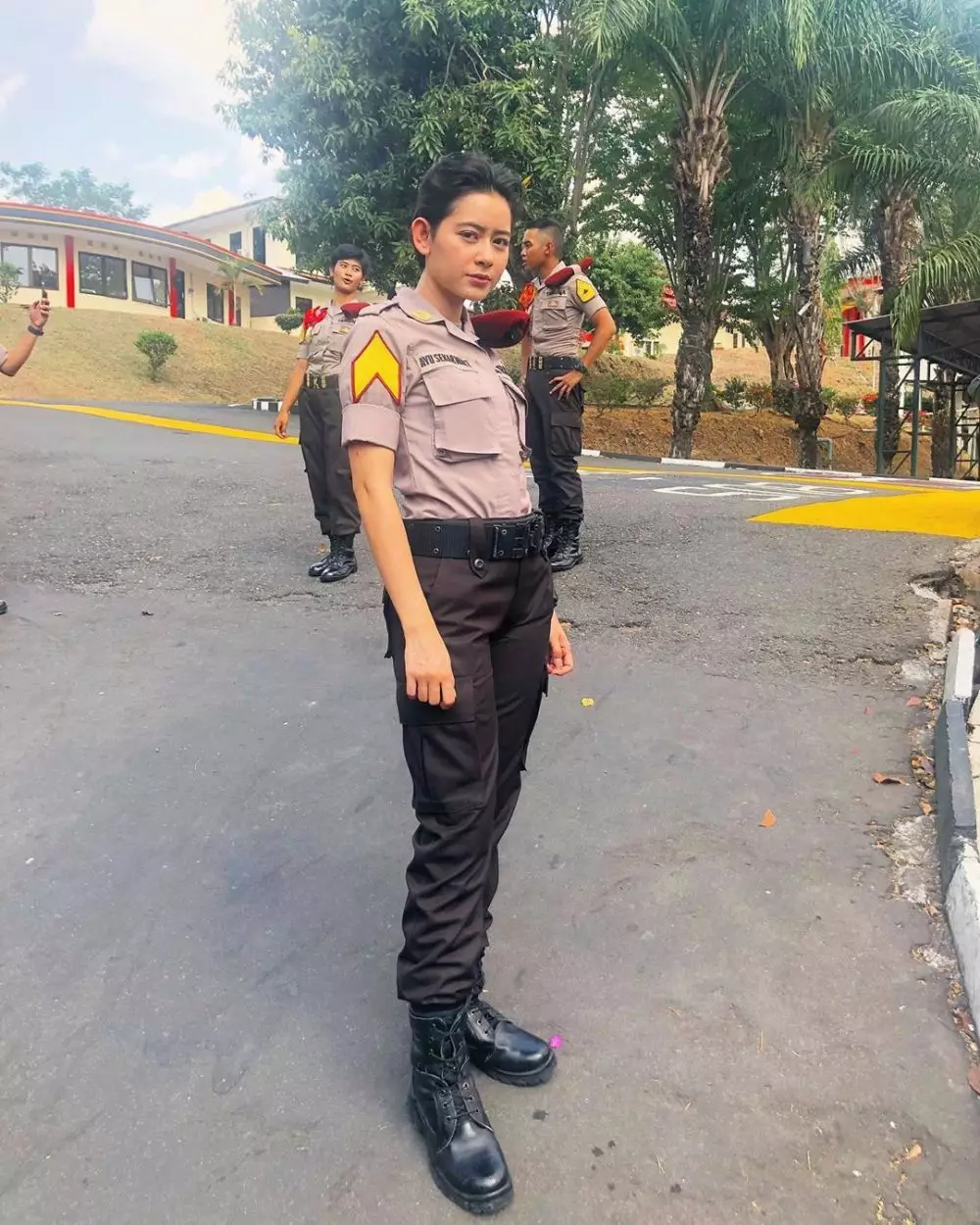 seleb rambut super pendek Instagram seleb rambut super pendek Instagram