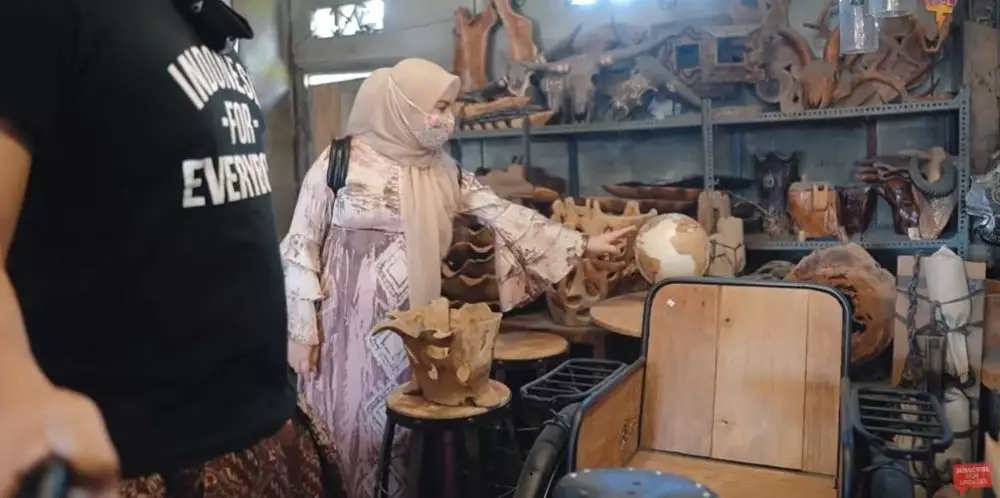 Momen liburan Irish Bella & Ammar Zoni ke Yogyakarta © 2020 YouTube/Aish TV Momen liburan Irish Bella & Ammar Zoni ke Yogyakarta © 2020 YouTube/Aish TV