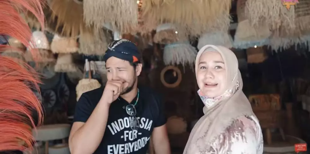 Momen liburan Irish Bella & Ammar Zoni ke Yogyakarta © 2020 YouTube/Aish TV Momen liburan Irish Bella & Ammar Zoni ke Yogyakarta © 2020 YouTube/Aish TV