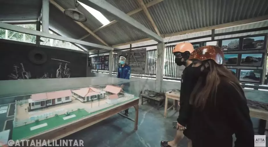 Potret liburan Atta &  Aurel © 2020 YouTube/Atta Halilintar Potret liburan Atta &  Aurel © 2020 YouTube/Atta Halilintar