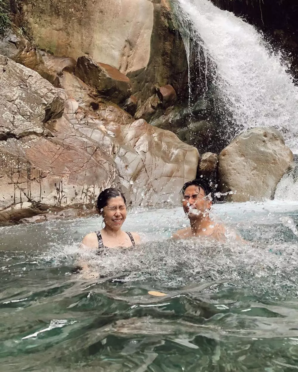 Artis main di curug © 2020 brilio.net