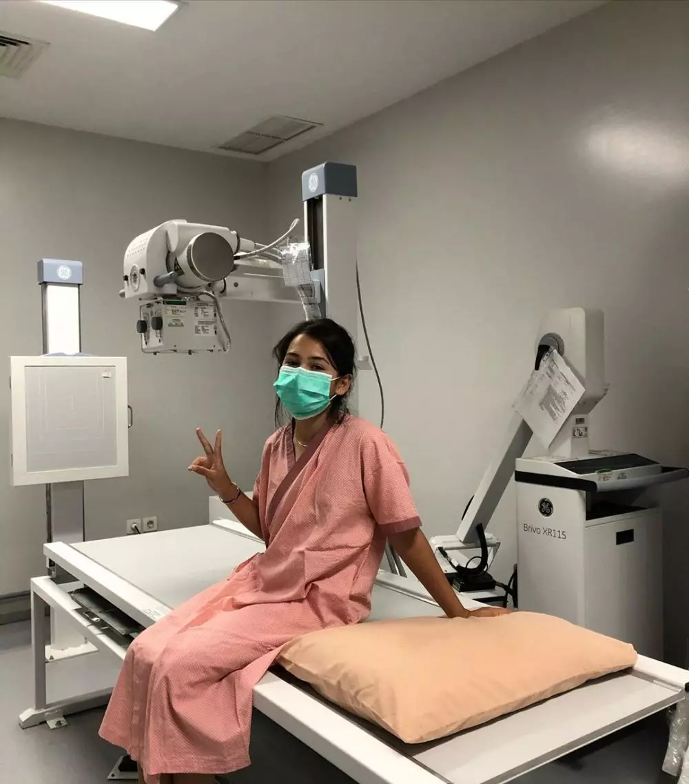 Sandrinna Michelle terbaring di rumah sakit © 2020 Instagram/@sandrinna_11