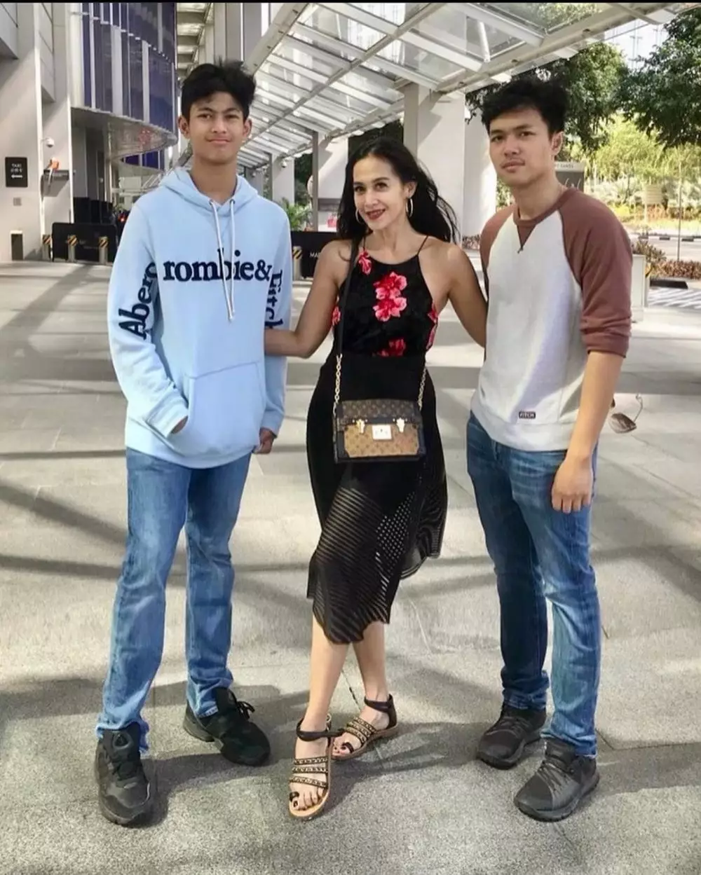 Potret Diah Pematasari dan kedua anaknya © 2020 Instagram/@dps_diahpermatasari Potret Diah Pematasari dan kedua anaknya © 2020 Instagram/@dps_diahpermatasari