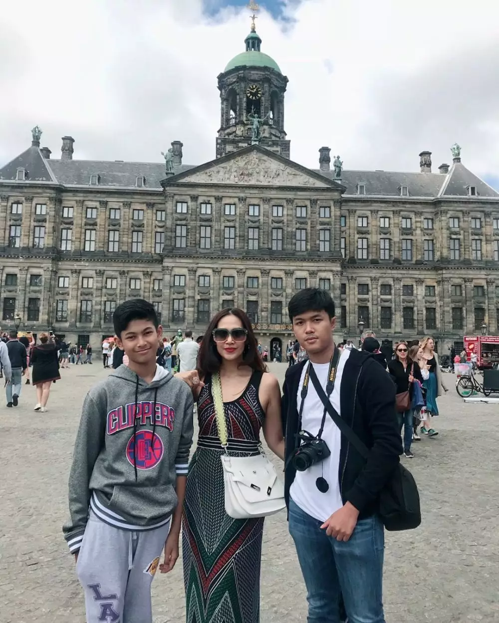 Potret Diah Pematasari dan kedua anaknya © 2020 Instagram/@dps_diahpermatasari Potret Diah Pematasari dan kedua anaknya © 2020 Instagram/@dps_diahpermatasari