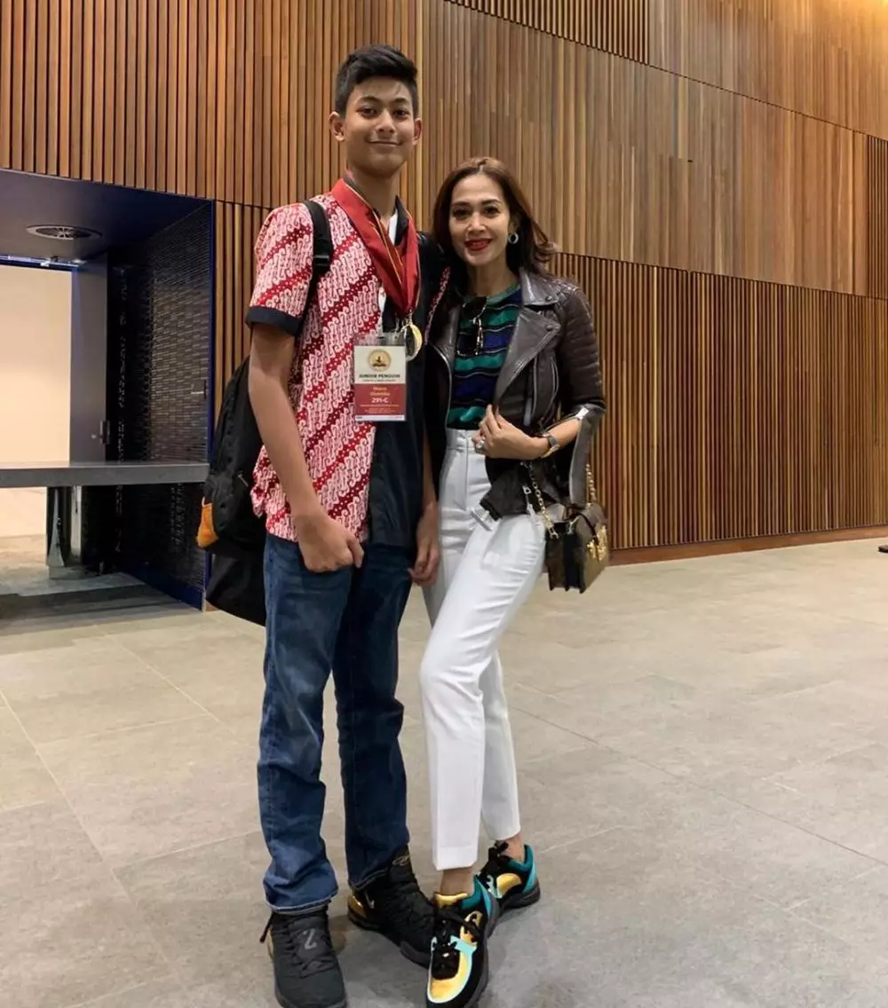 Potret Diah Pematasari dan kedua anaknya © 2020 Instagram/@dps_diahpermatasari Potret Diah Pematasari dan kedua anaknya © 2020 Instagram/@dps_diahpermatasari