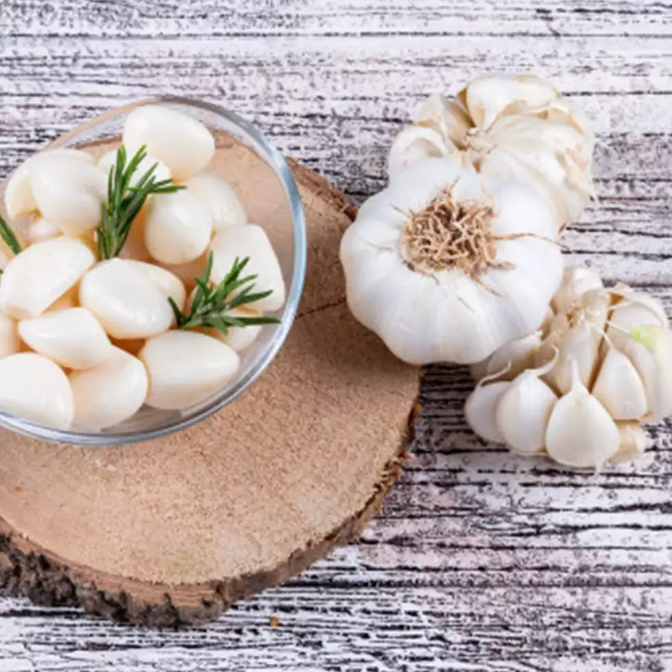 8 Manfaat bawang putih untuk kulit, atasi keriput dan peradangan