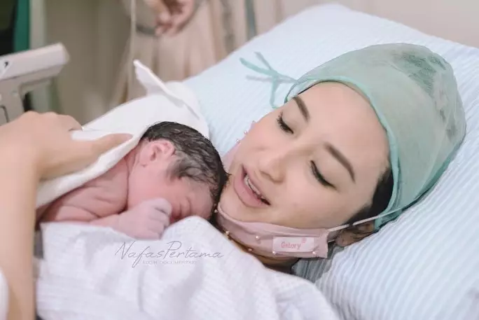 momen lahiran Chaca Thakya instagram