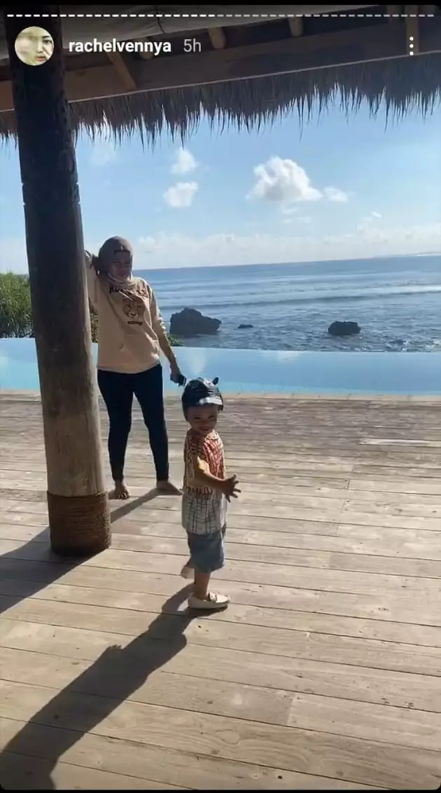 Rachel liburan di Sumba © 2020 brilio.net Rachel liburan di Sumba © 2020 brilio.net