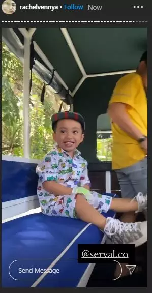 Rachel liburan di Sumba © 2020 brilio.net Rachel liburan di Sumba © 2020 brilio.net