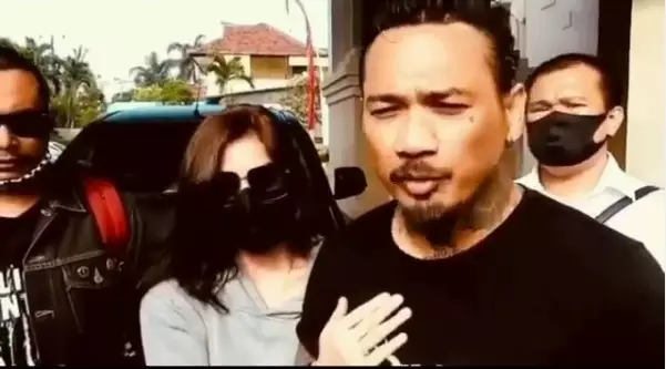 Potret Nora dampingi JRX Berbagai sumber