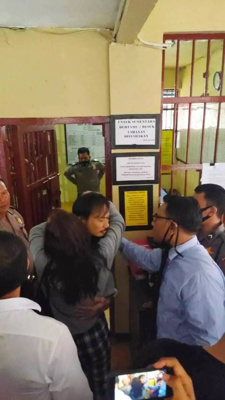 Potret Nora dampingi JRX Berbagai sumber