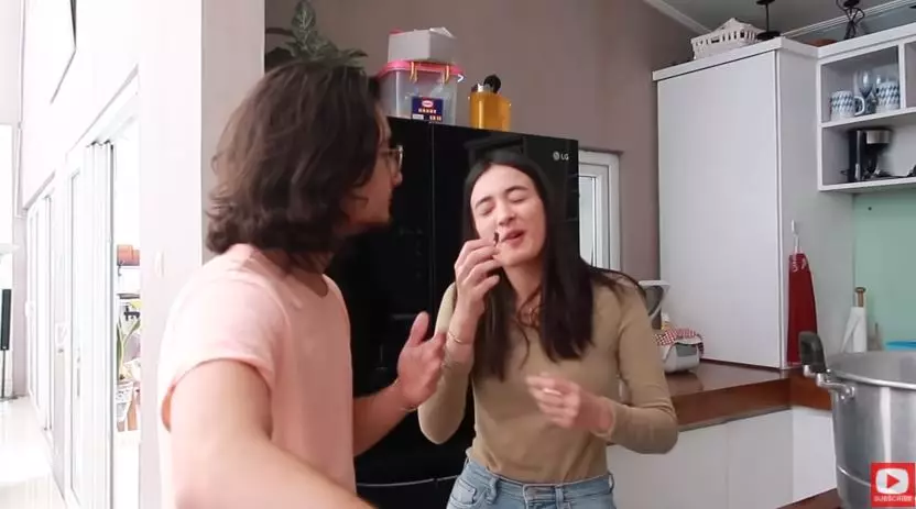 momen Mawar Eva main ke rumah Bryan Domani © 2020 YouTube/Domani House Channel momen Mawar Eva main ke rumah Bryan Domani © 2020 YouTube/Domani House Channel