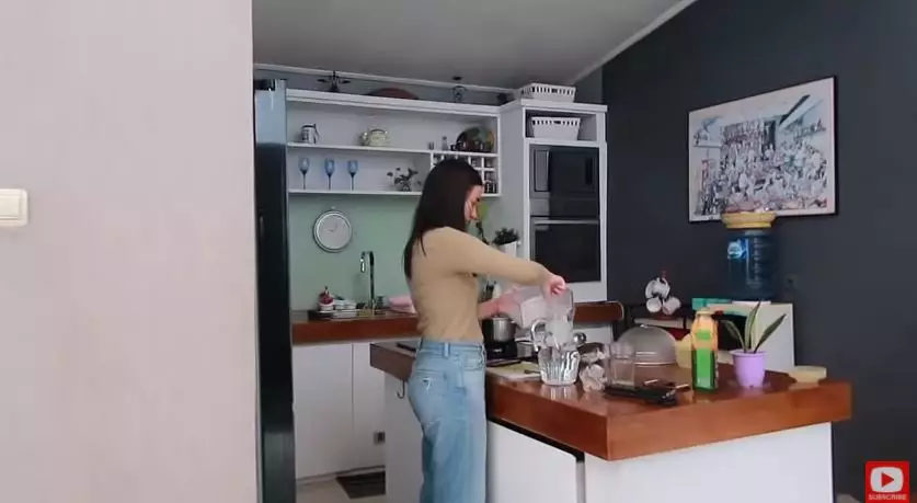 momen Mawar Eva main ke rumah Bryan Domani © 2020 YouTube/Domani House Channel momen Mawar Eva main ke rumah Bryan Domani © 2020 YouTube/Domani House Channel