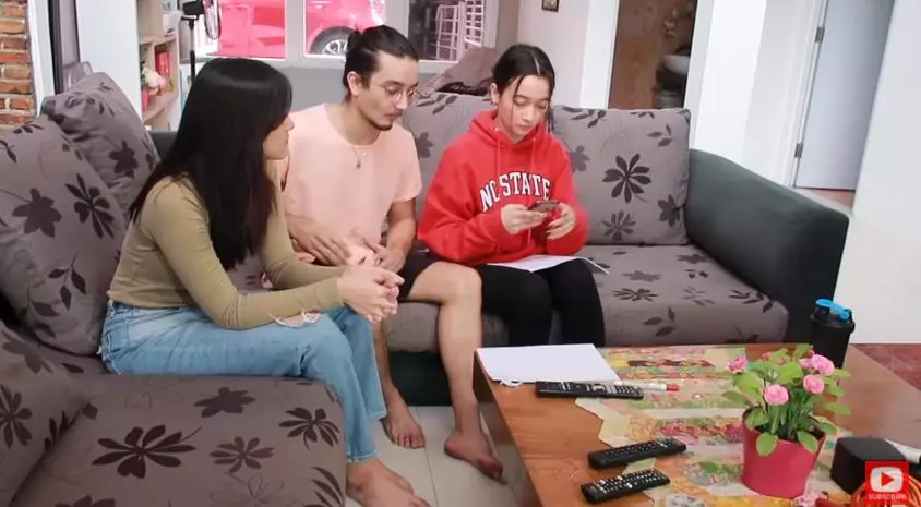 momen Mawar Eva main ke rumah Bryan Domani © 2020 YouTube/Domani House Channel momen Mawar Eva main ke rumah Bryan Domani © 2020 YouTube/Domani House Channel
