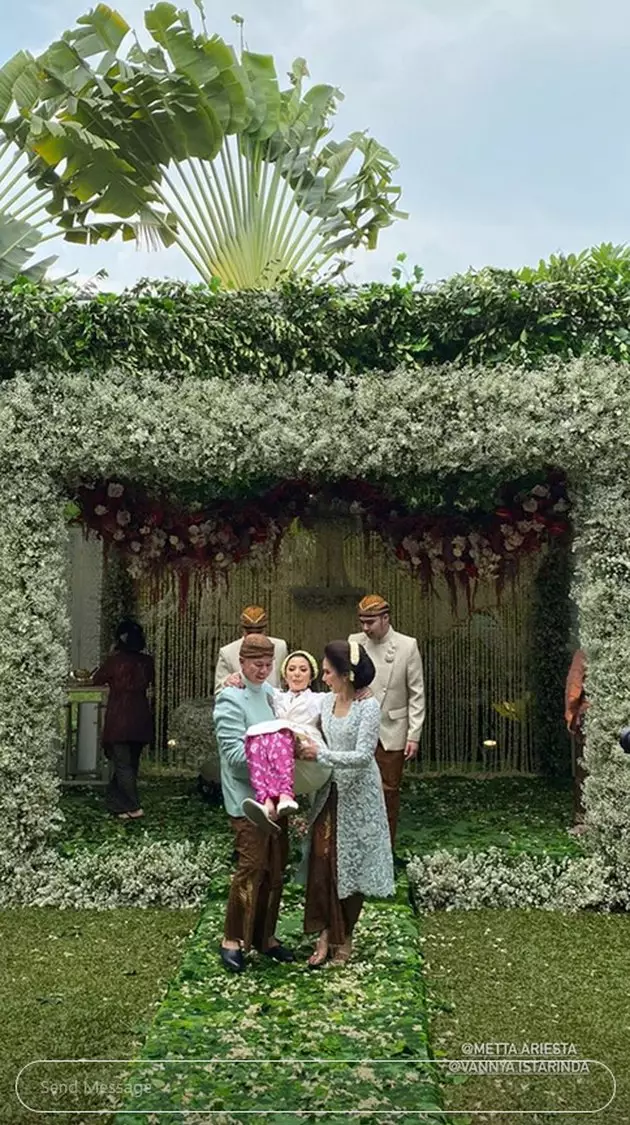 Momen siraman Arya Bakrie & Vannya Istarinda © 2020 Instagram Momen siraman Arya Bakrie & Vannya Istarinda © 2020 Instagram