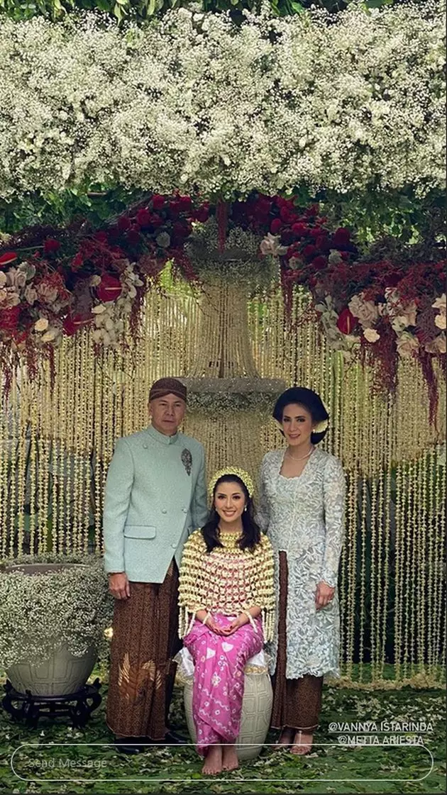 Momen siraman Arya Bakrie & Vannya Istarinda © 2020 Instagram Momen siraman Arya Bakrie & Vannya Istarinda © 2020 Instagram