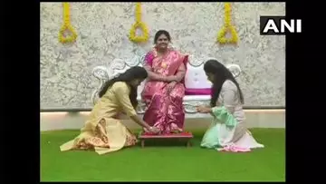 Suami buat patung mendiang istri Berbagai sumber