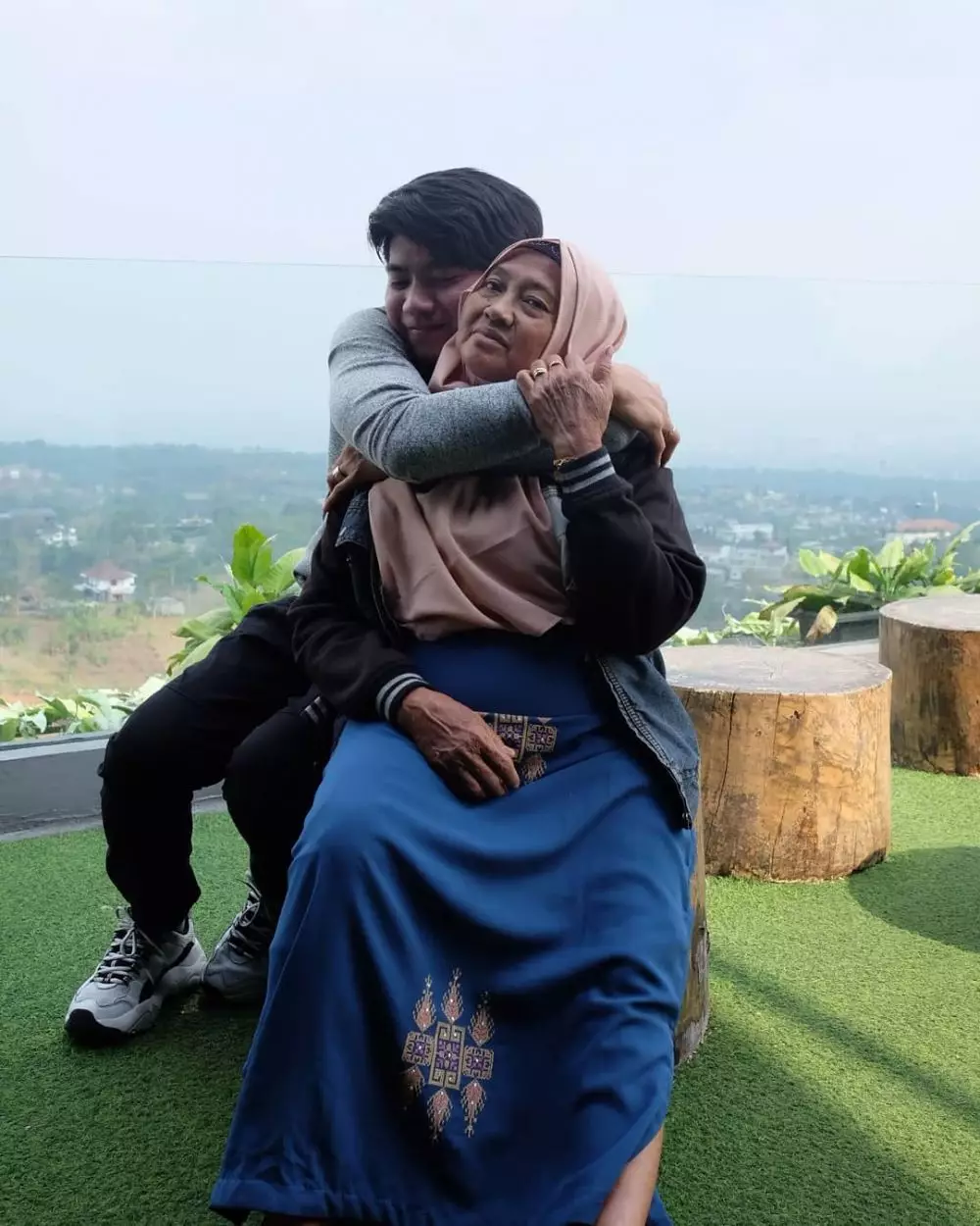 potret kebersamaan Rizki D'Academy dan ibunda © 2020 Instagram/da2_rizki123 potret kebersamaan Rizki D'Academy dan ibunda © 2020 Instagram/da2_rizki123