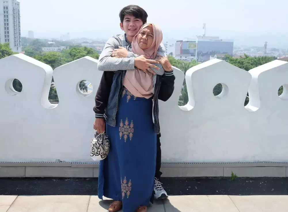 potret kebersamaan Rizki D'Academy dan ibunda © 2020 Instagram/da2_rizki123 potret kebersamaan Rizki D'Academy dan ibunda © 2020 Instagram/da2_rizki123