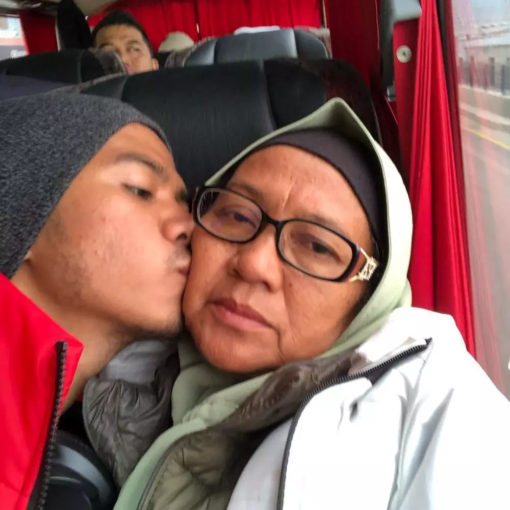 potret kebersamaan Rizki D'Academy dan ibunda © 2020 Instagram/da2_rizki123 potret kebersamaan Rizki D'Academy dan ibunda © 2020 Instagram/da2_rizki123