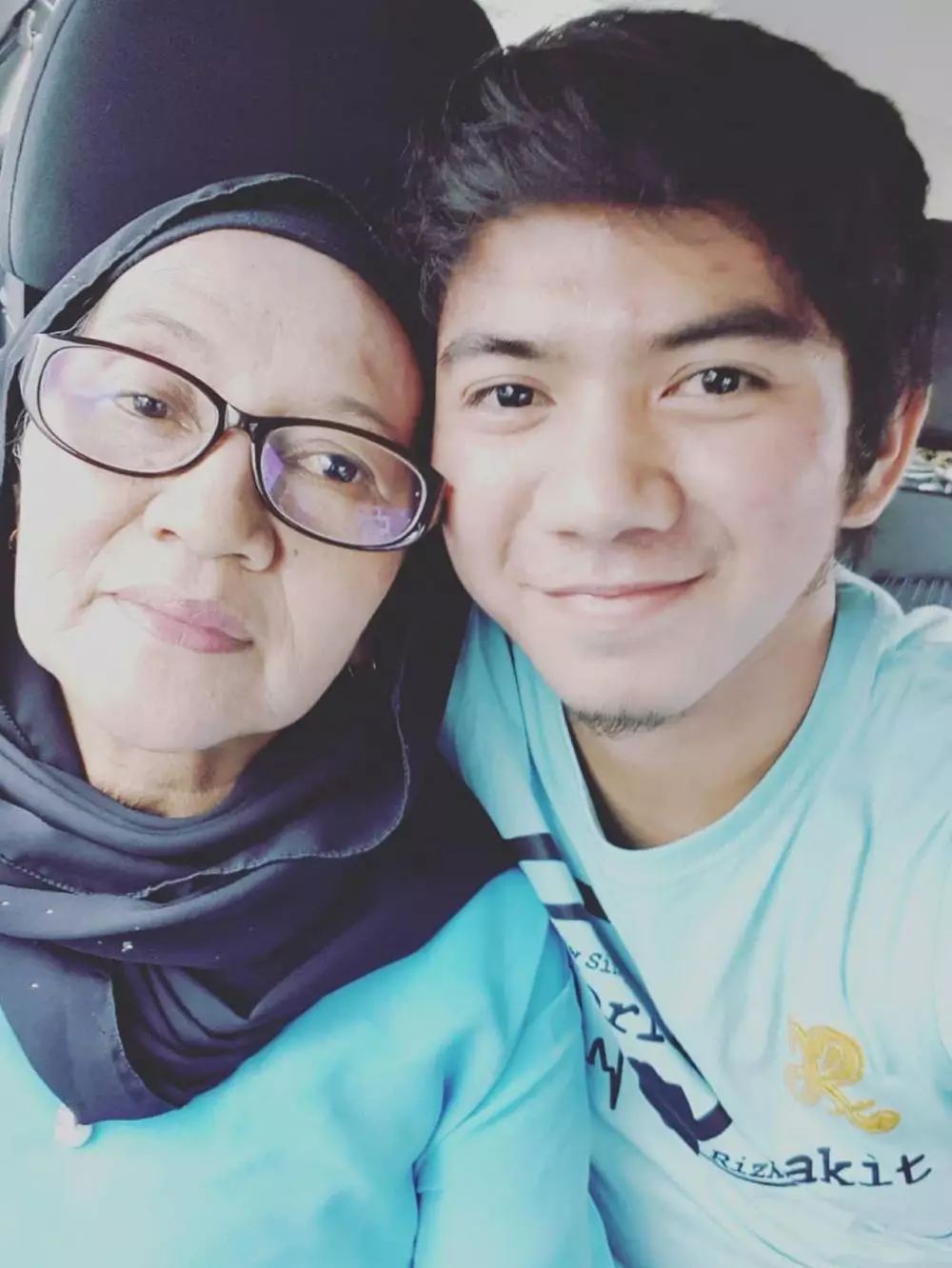 potret kebersamaan Rizki D'Academy dan ibunda © 2020 Instagram/da2_rizki123 potret kebersamaan Rizki D'Academy dan ibunda © 2020 Instagram/da2_rizki123