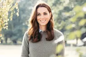 Ini alasan Kate Middleton selalu membawa tas di tangan kirinya