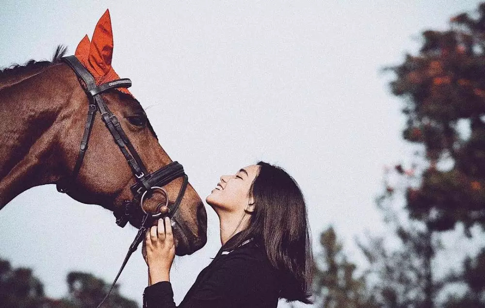 Charlotte atlet kuda Instagram