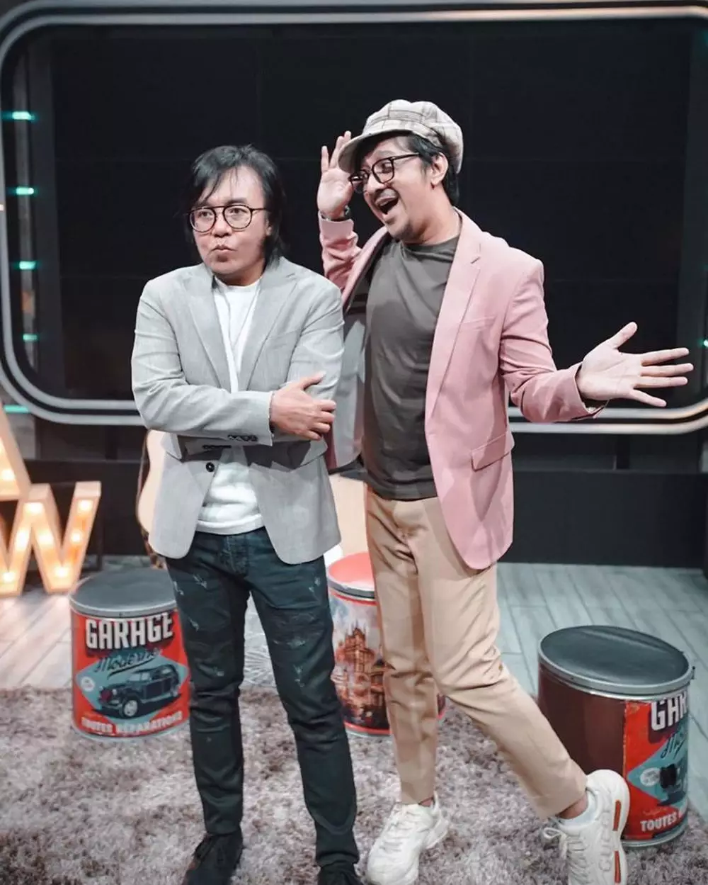 Penyanyi cowok jadi presenter Instagram Penyanyi cowok jadi presenter Instagram