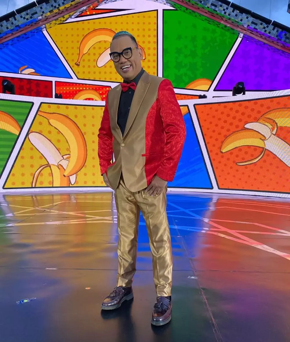 Penyanyi cowok jadi presenter Instagram Penyanyi cowok jadi presenter Instagram