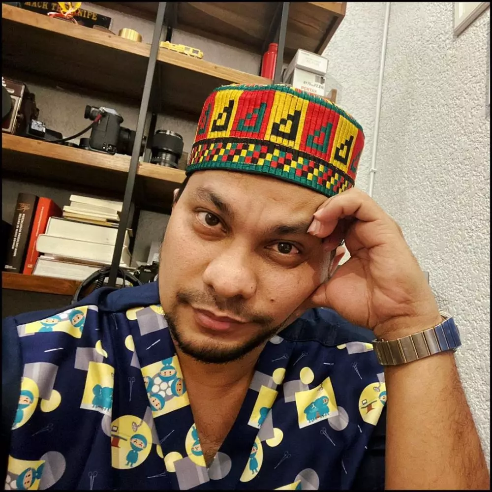 Penyanyi cowok jadi presenter Instagram Penyanyi cowok jadi presenter Instagram