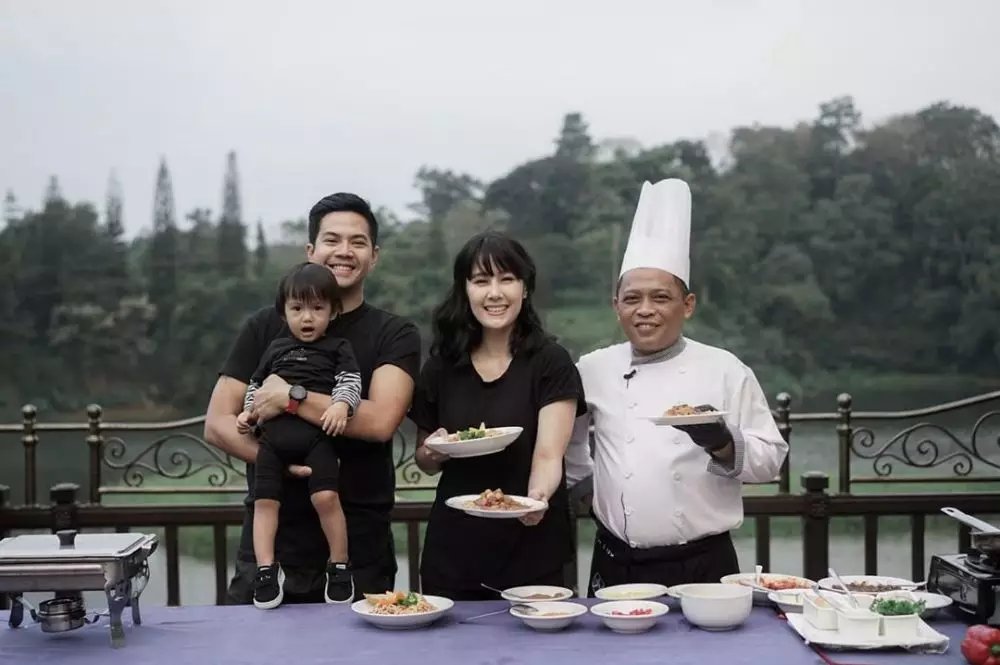 momen liburan ardina rasti dan keluarga © 2020 Instagram/@ardinarasti6 momen liburan ardina rasti dan keluarga © 2020 Instagram/@ardinarasti6