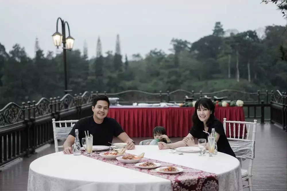 momen liburan ardina rasti dan keluarga © 2020 Instagram/@ardinarasti6 momen liburan ardina rasti dan keluarga © 2020 Instagram/@ardinarasti6