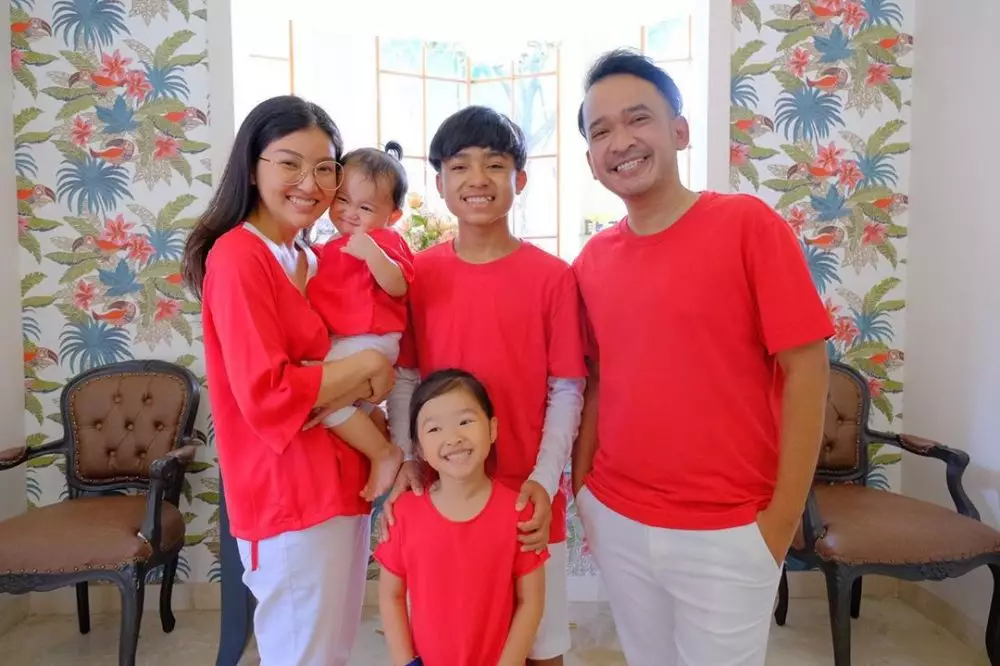 gaya seleb rayakan kemerdekaan di rumah  Instagram gaya seleb rayakan kemerdekaan di rumah  Instagram