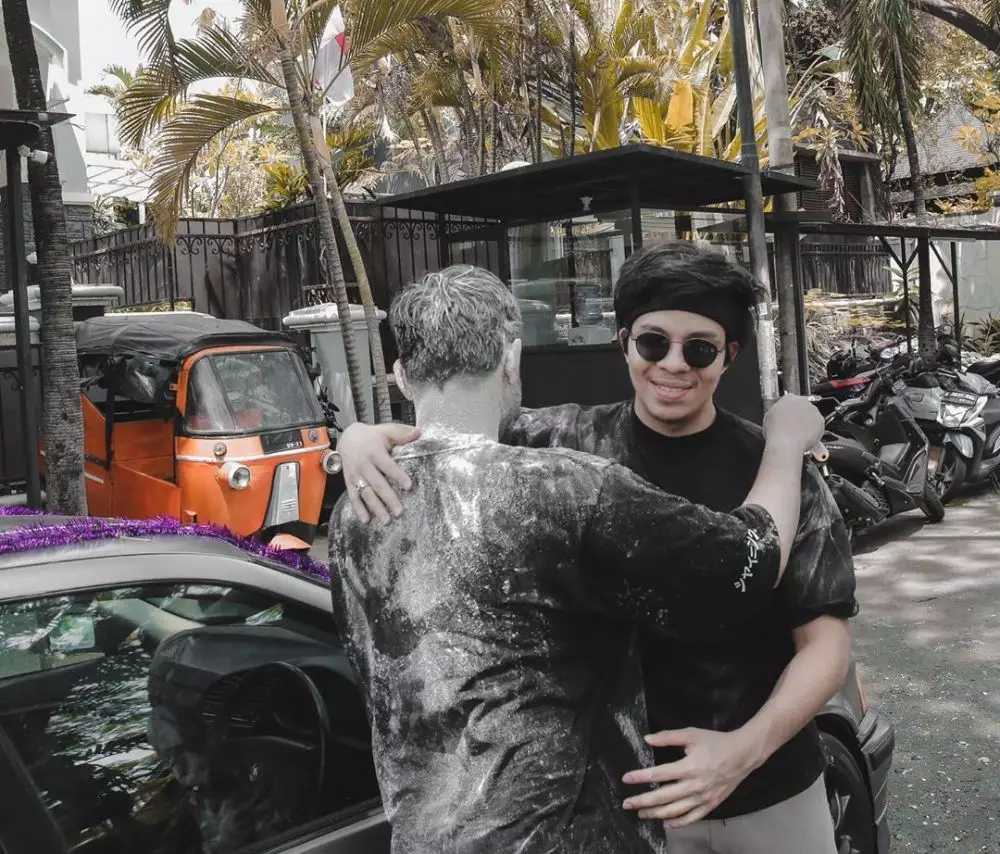 Atta Halilintar beri kado mobil © 2020 Instagram/@attahalilintar Atta Halilintar beri kado mobil © 2020 Instagram/@attahalilintar