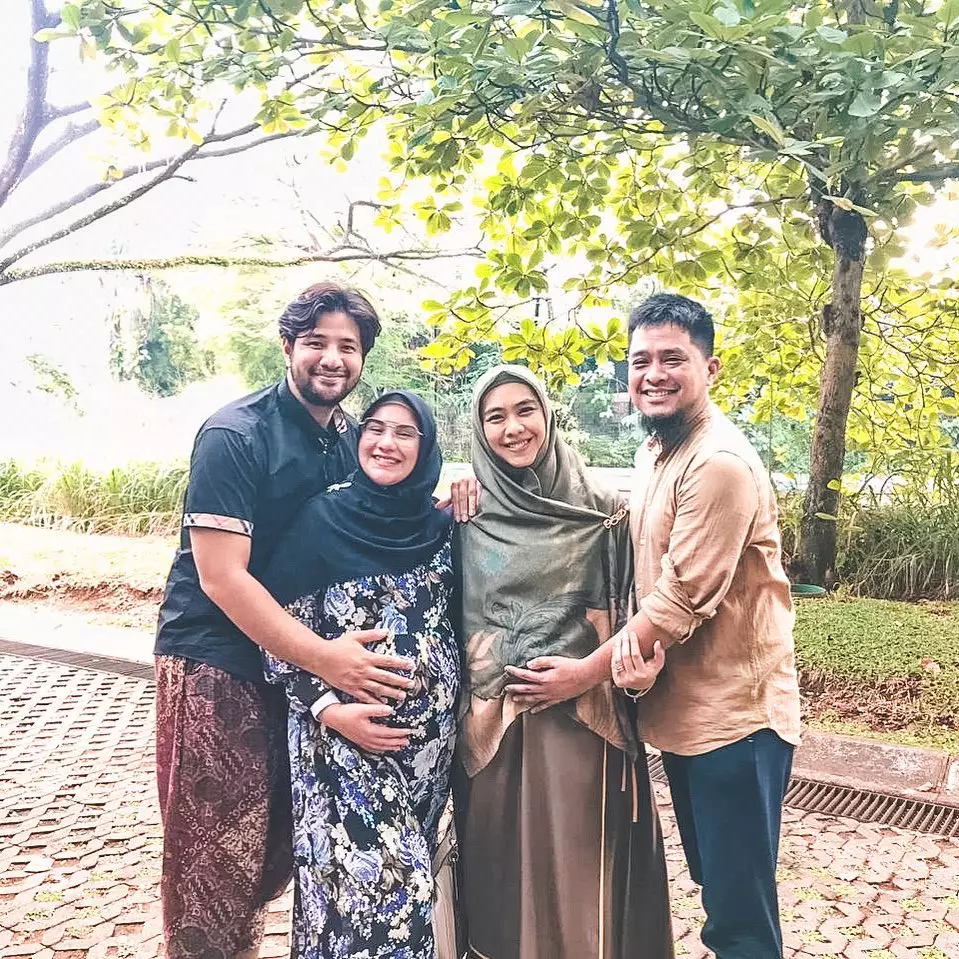 potret baby bump Oki Setiana Dewi © 2020 Instagram potret baby bump Oki Setiana Dewi © 2020 Instagram