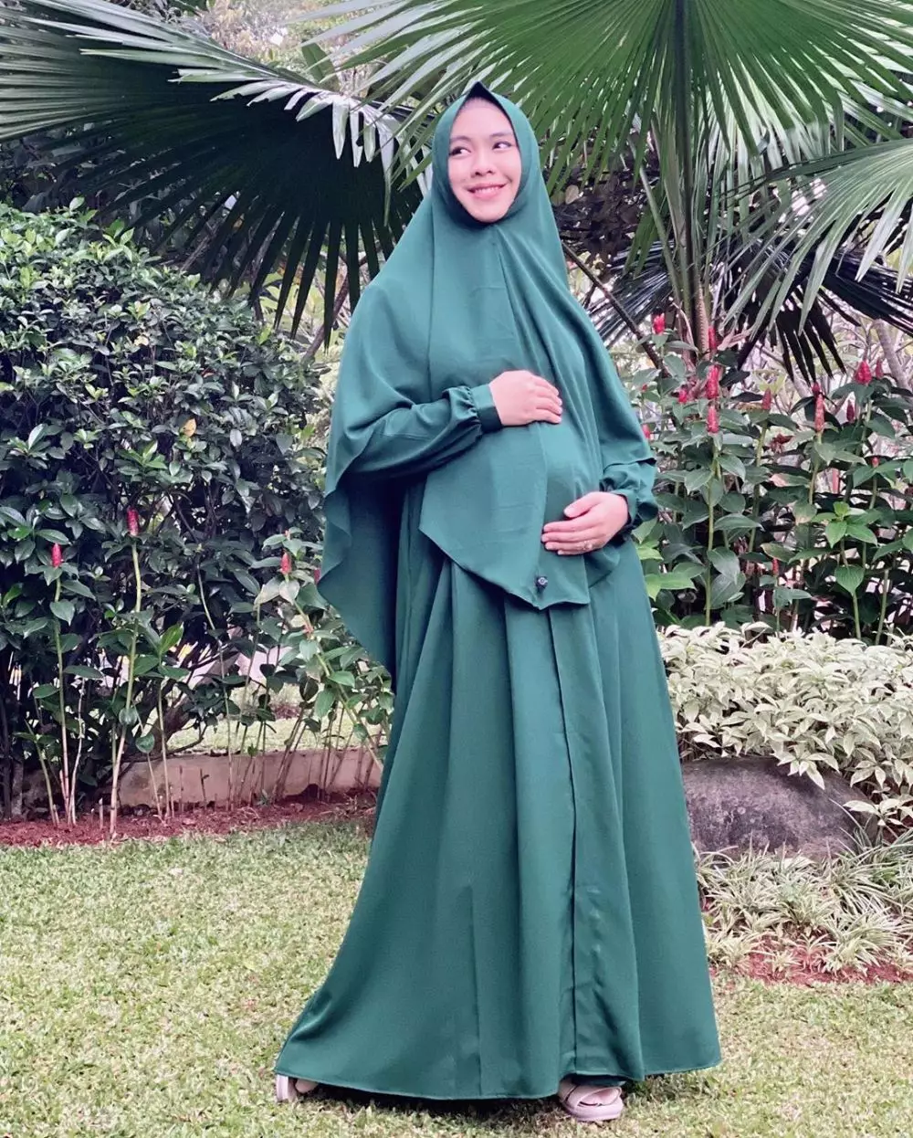 potret baby bump Oki Setiana Dewi © 2020 Instagram potret baby bump Oki Setiana Dewi © 2020 Instagram