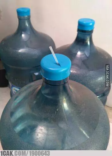 aksi lucu warganet pakai galon  Berbagai Sumber