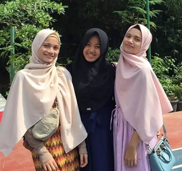 Momen kompak Ratu Sofy dan Mutiara Berbagai sumber Momen kompak Ratu Sofy dan Mutiara Berbagai sumber