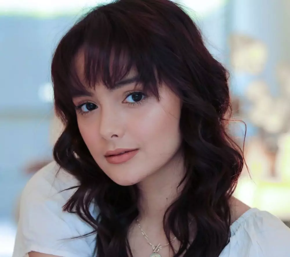 potret Amanda Rawles dengan rambut berponi © 2020 Instagram/@amandarawles  potret Amanda Rawles dengan rambut berponi © 2020 Instagram/@amandarawles