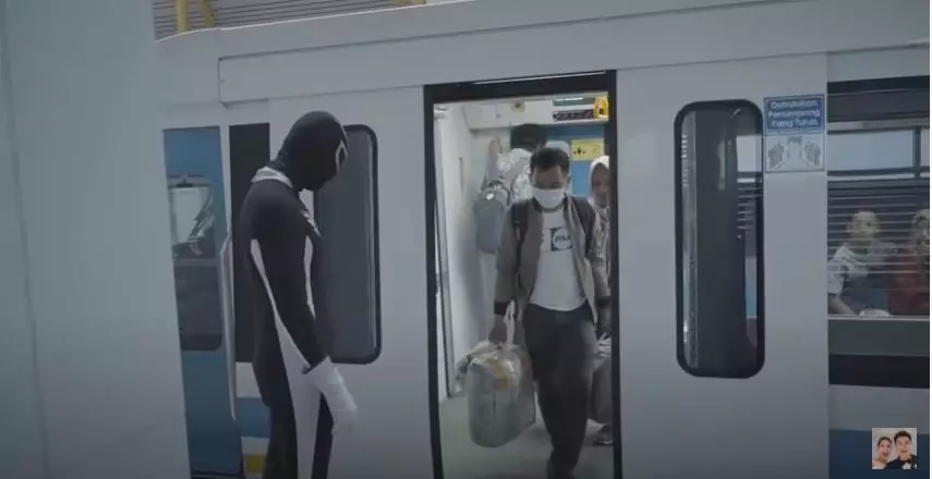 Potret aksi Baim Wong cosplay power rangers © 2020 brilio.net Potret aksi Baim Wong cosplay power rangers © 2020 brilio.net