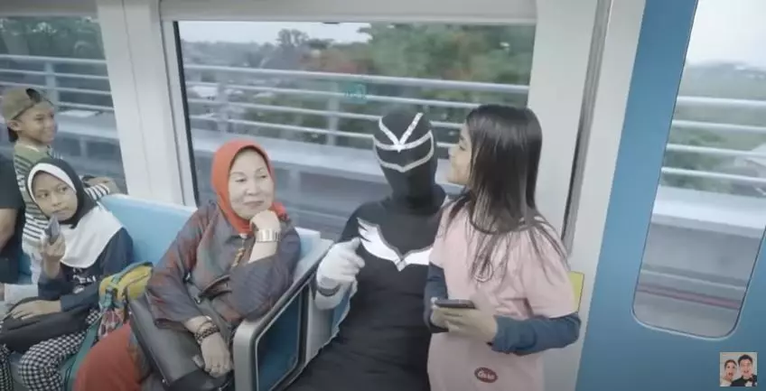 Potret aksi Baim Wong cosplay power rangers © 2020 brilio.net Potret aksi Baim Wong cosplay power rangers © 2020 brilio.net