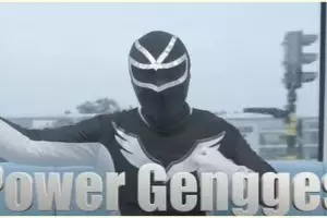 14 Potret aksi Baim Wong cosplay power rangers di LRT, curi perhatian