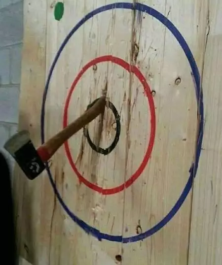 benda nggak pada tempatnya © 2020 instagram.com