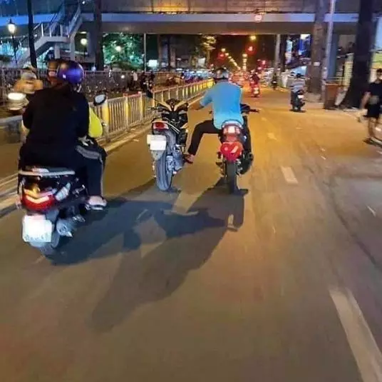 momen membingungkan pengendara © 2020 instagram.com momen membingungkan pengendara © 2020 instagram.com