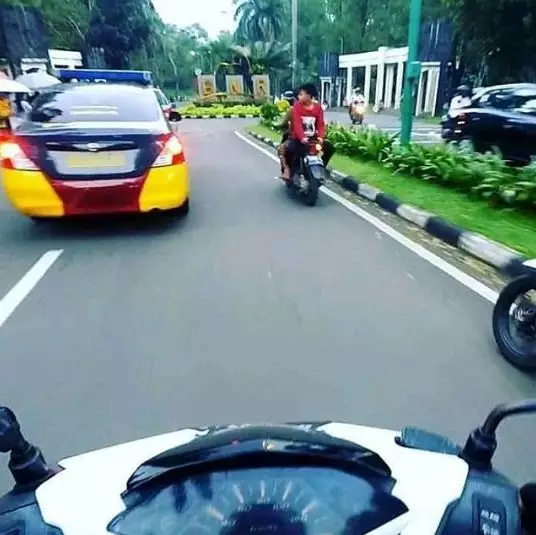 momen membingungkan pengendara © 2020 instagram.com momen membingungkan pengendara © 2020 instagram.com