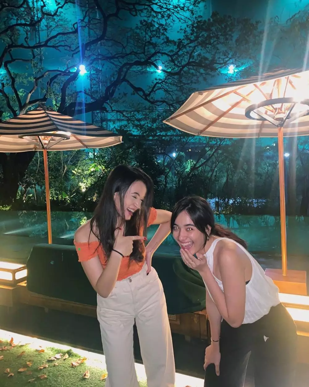 Kedekatan Mawar dan Megan berbagai sumber