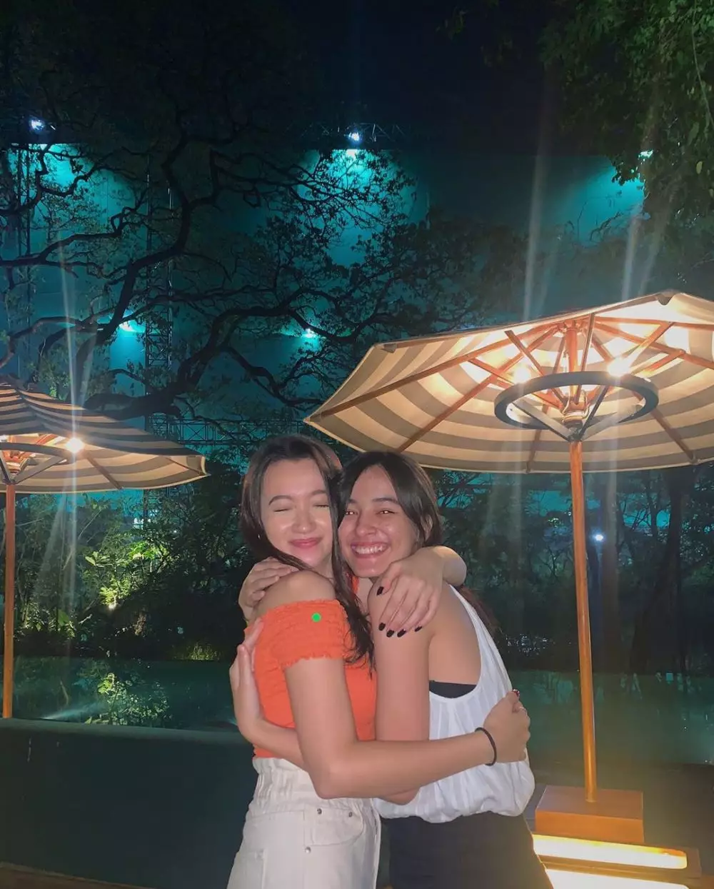 Kedekatan Mawar dan Megan berbagai sumber