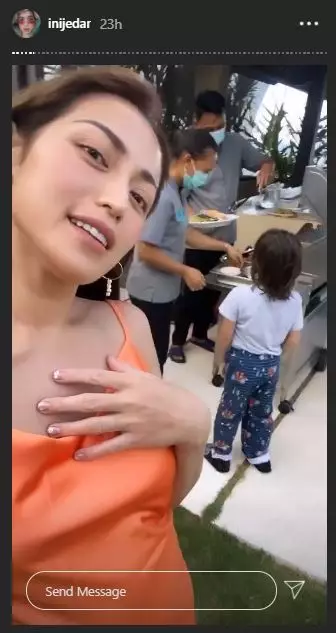 Jedar liburan ke Bali bareng El © 2020 brilio.net Jedar liburan ke Bali bareng El © 2020 brilio.net