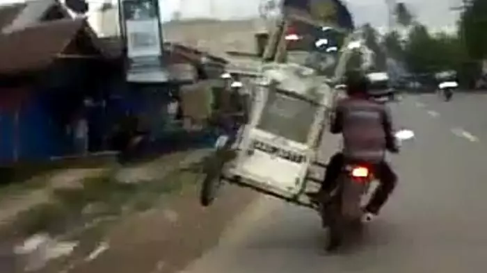 kejadian unik gerobak motor berbagai sumber kejadian unik gerobak motor berbagai sumber