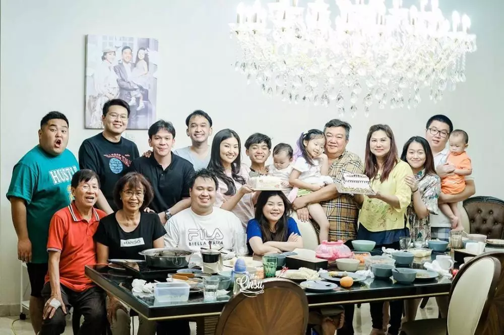 Ulang tahun ayah Sarwendah © 2020 brilio.net